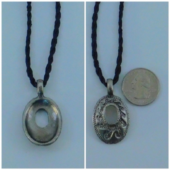 Silvertone Sparkly Pendant Necklace on twisted - Picture 5 of 8